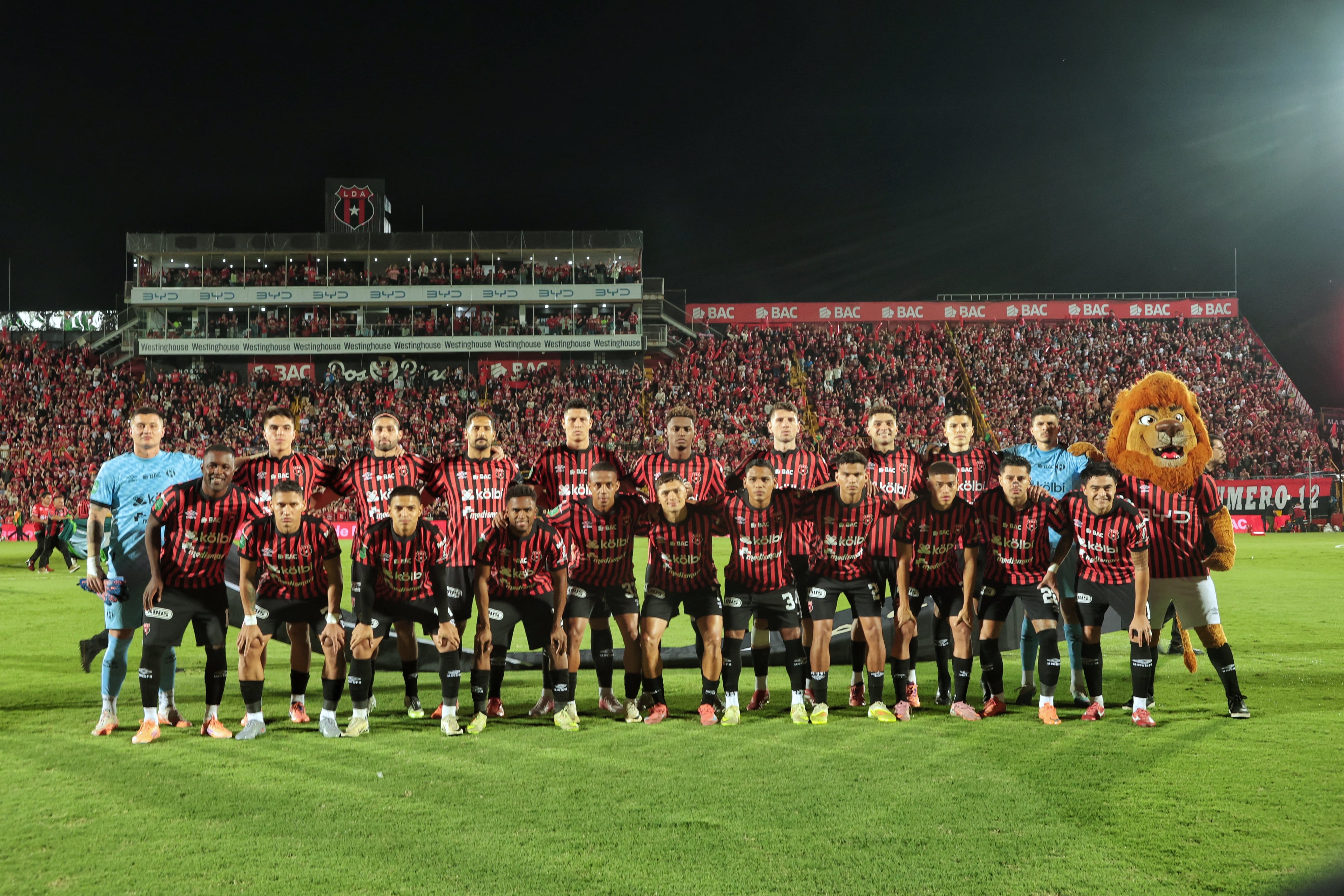 20/12/2025/ partido de ida entre Liga Deportiva Alajuelense vs Saprissa por el partido de vuelta de la final del Torneo apertura de la Liga Promerica 2025 en el estadio Alejandro Morera Soto / foto John Durán
