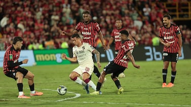 Jugador de Alajuelense confesó que tenía dos meses jugando con un menisco roto y deberá operarse