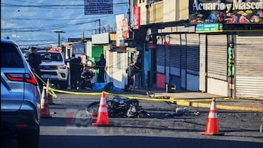Motociclista fallece tras violento choque muy cerca del cementerio general de Alajuela