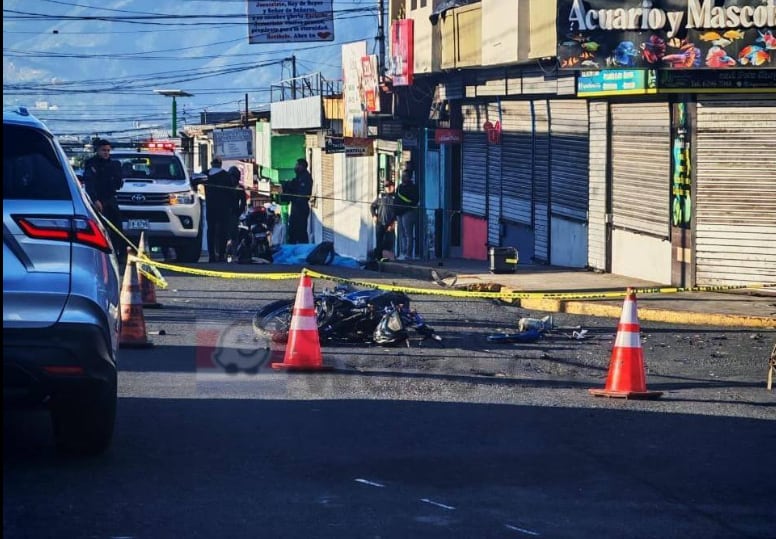 Un motociclista falleció la mañana de este sábado en un accidente frente al cementerio de Alajuela