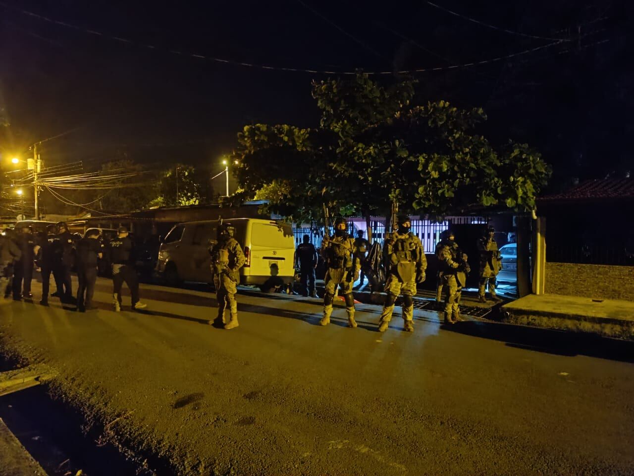 Villafuerte Guido, de 27 años, alias Pikachu y Ramos Quirós, de 40 años, conocido como El Gordo Ramos sospechosos de ordenar homicidios por celular. Foto: OIJ