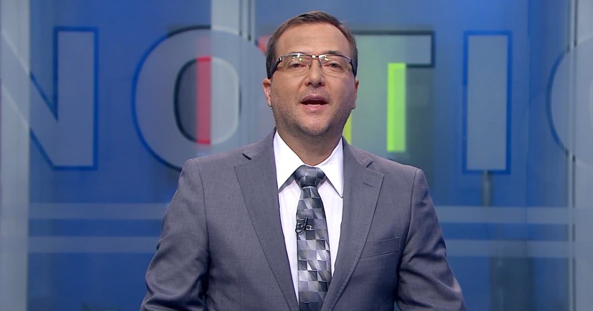 El recuerdo de una excompañera de hace años en canal 7 traicionó al presentador de Telenoticias, Luis Ortiz Chaves, este martes en la edición de las 7 de la noche de Telenoticias.