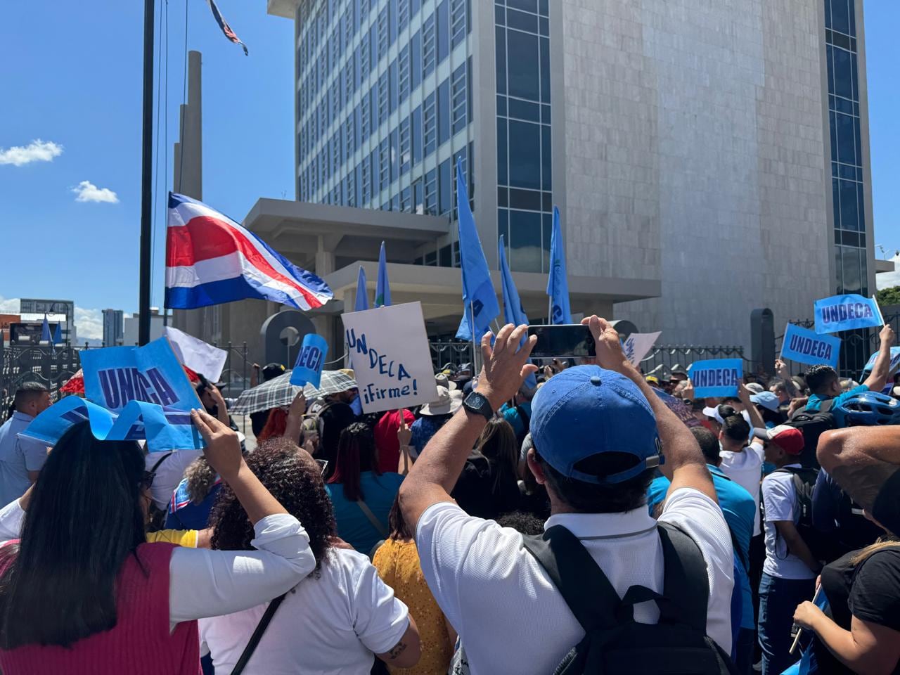 Miles de trabajadores de la CCSS estuvieron en huelga