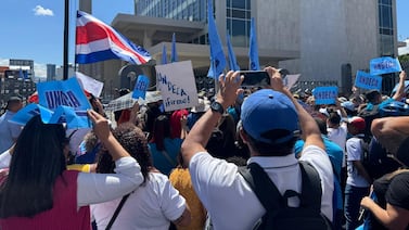 Todo mal en la Caja: trabajadores piden mejores condiciones y pacientes pierden sus citas