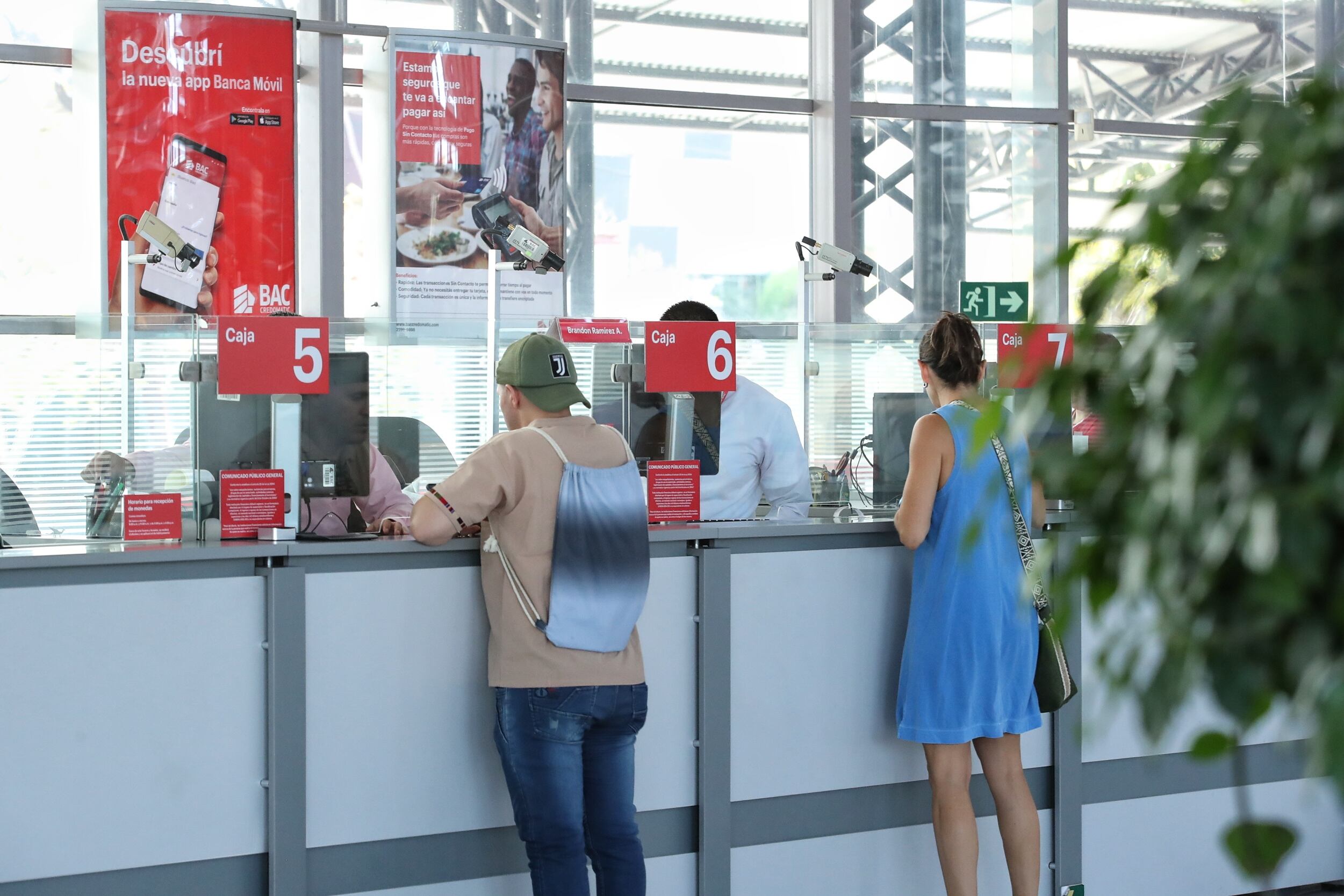 13/02/2024/ recorrido por bancos. Diferentes ángulos de sus fachadas / en la imagen BAC San José de la rotonda de la bandera, imágenes de la sucursal, instalaciones y cajeros / Foto John Durán