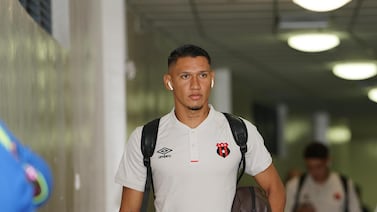 Fernando Piñar muestra cómo va su recuperación en redes sociales y Alajuelense lo espera