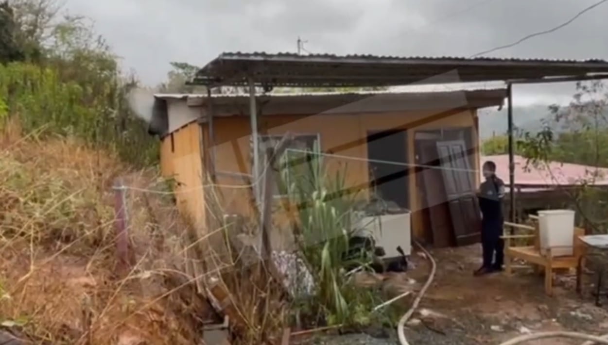 Una persona fue encontrada sin vida dentro de la casa que e estaba incendiando. Foto ANI.