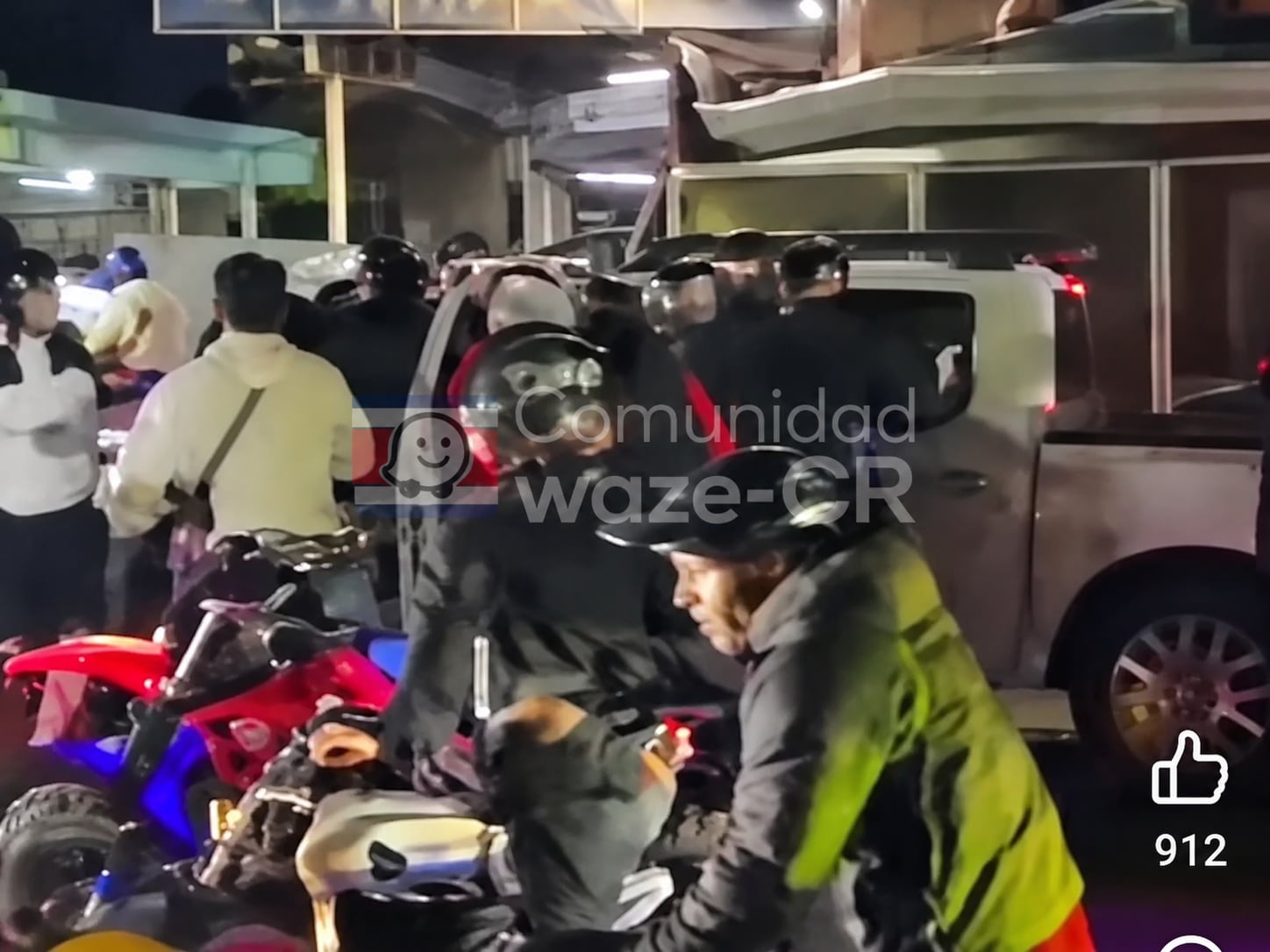 Una rodada en Río Segundo de Alajuela terminó en un altercado entre motociclistas y el conductor de un pick-up blanco.