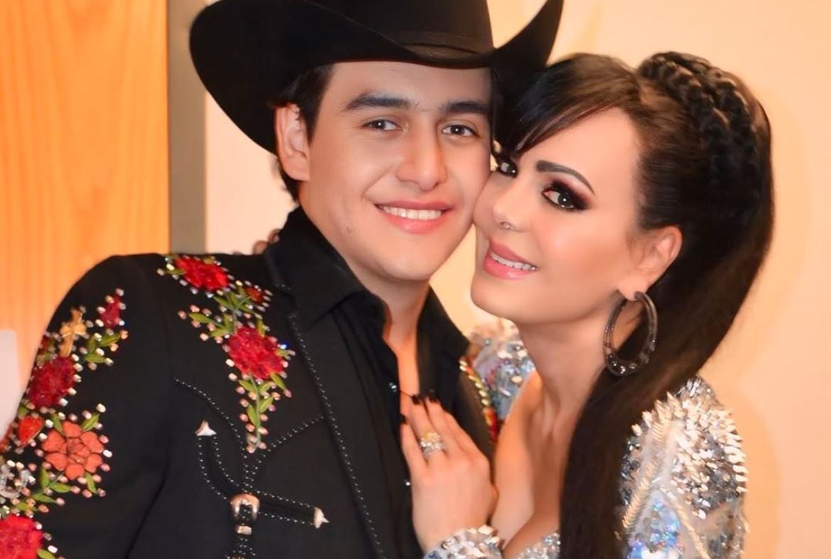 Maribel Guardia abrazando a su hijo Julián Figueroa