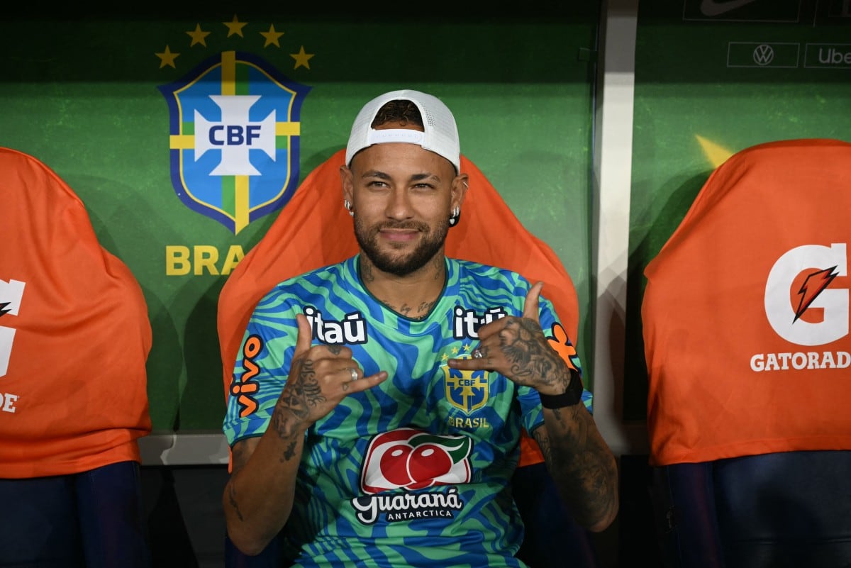 Neymar fue llamado por Carlo Ancelotti para la Copa del Mundo 2026, aunque se encuentra lesionado se espera que pueda jugar a partir del segundo juego de Brasil.