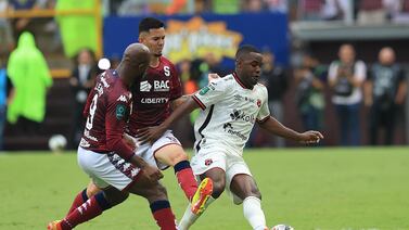 Aficionados de Alajuelense explotan en redes sociales y señalan a varios culpables