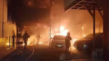Impresionante video muestra el infierno contra el que luchan los bomberos en San Sebastián