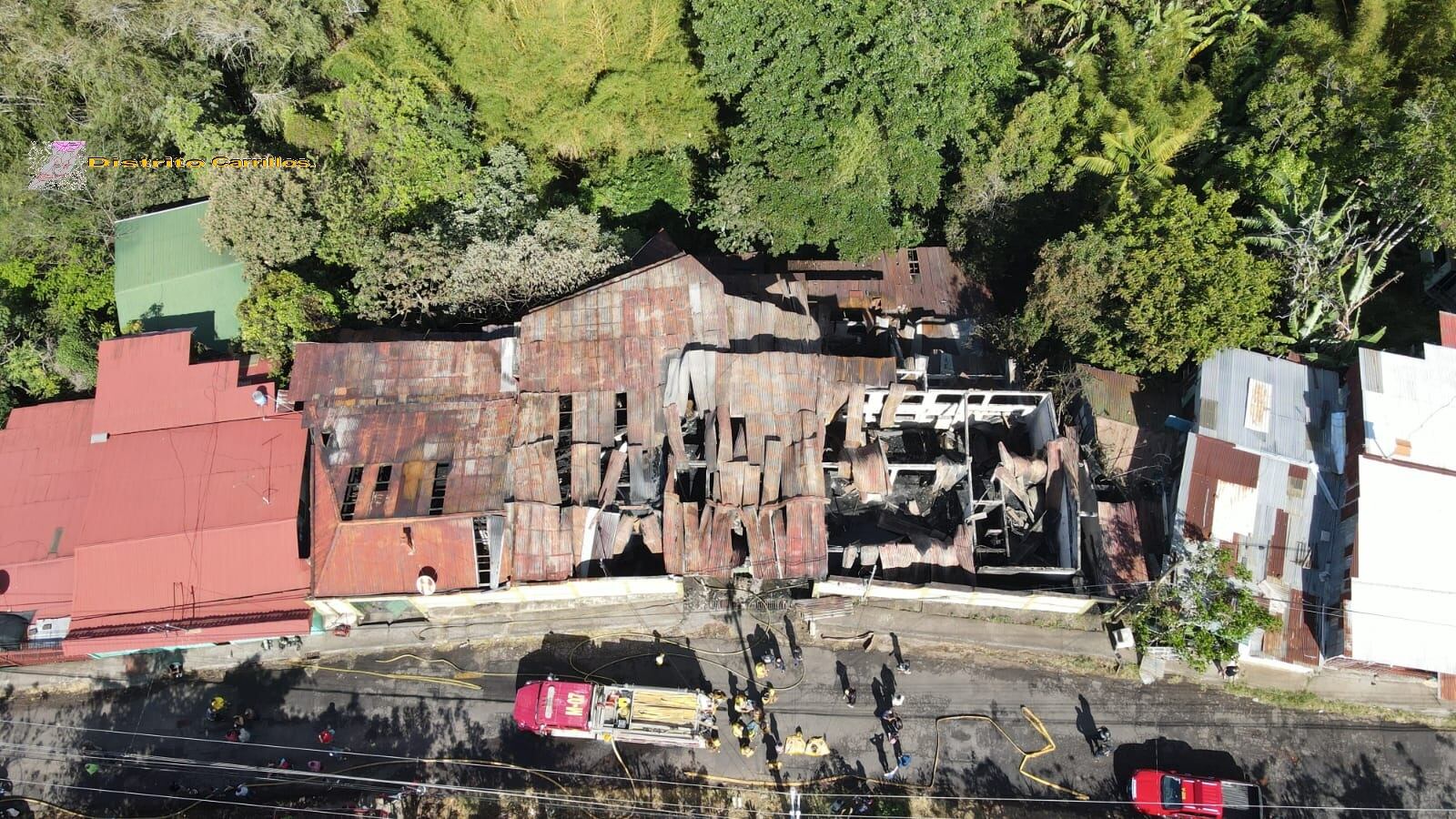 Incendio destruye seis departamentos en Carrillos de Poás, en Alajuela.