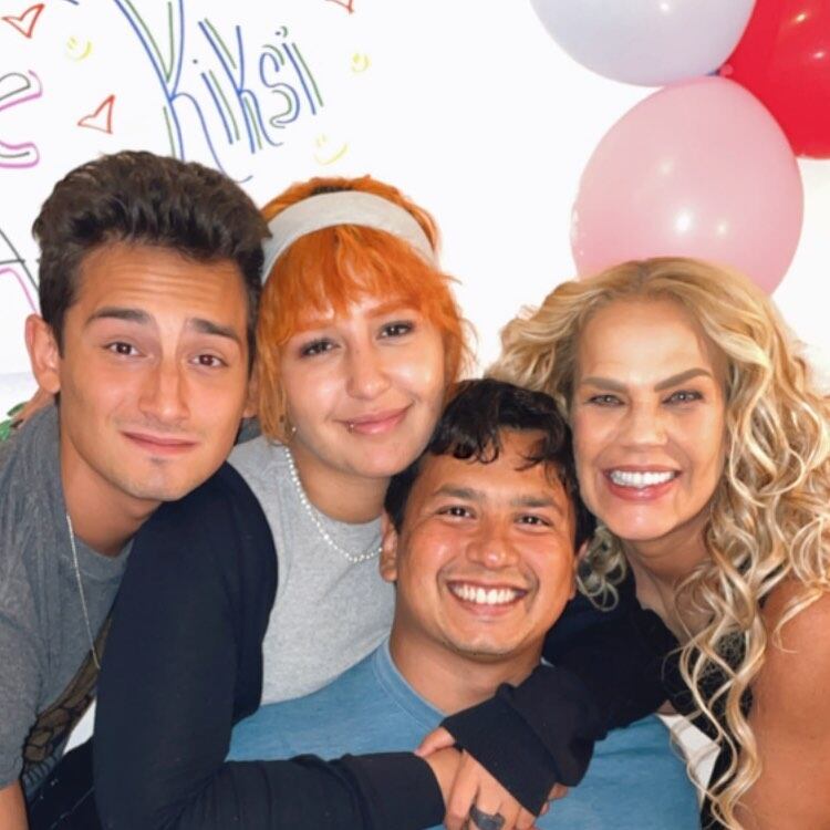 Romina Marcos, la hija de 29 años de la controversial Niurka Marcos, confesó hace pocos días que es lesbiana y presentó a su novia, una famosa doctora mexicana que tiene miles de seguidores en Instagram.