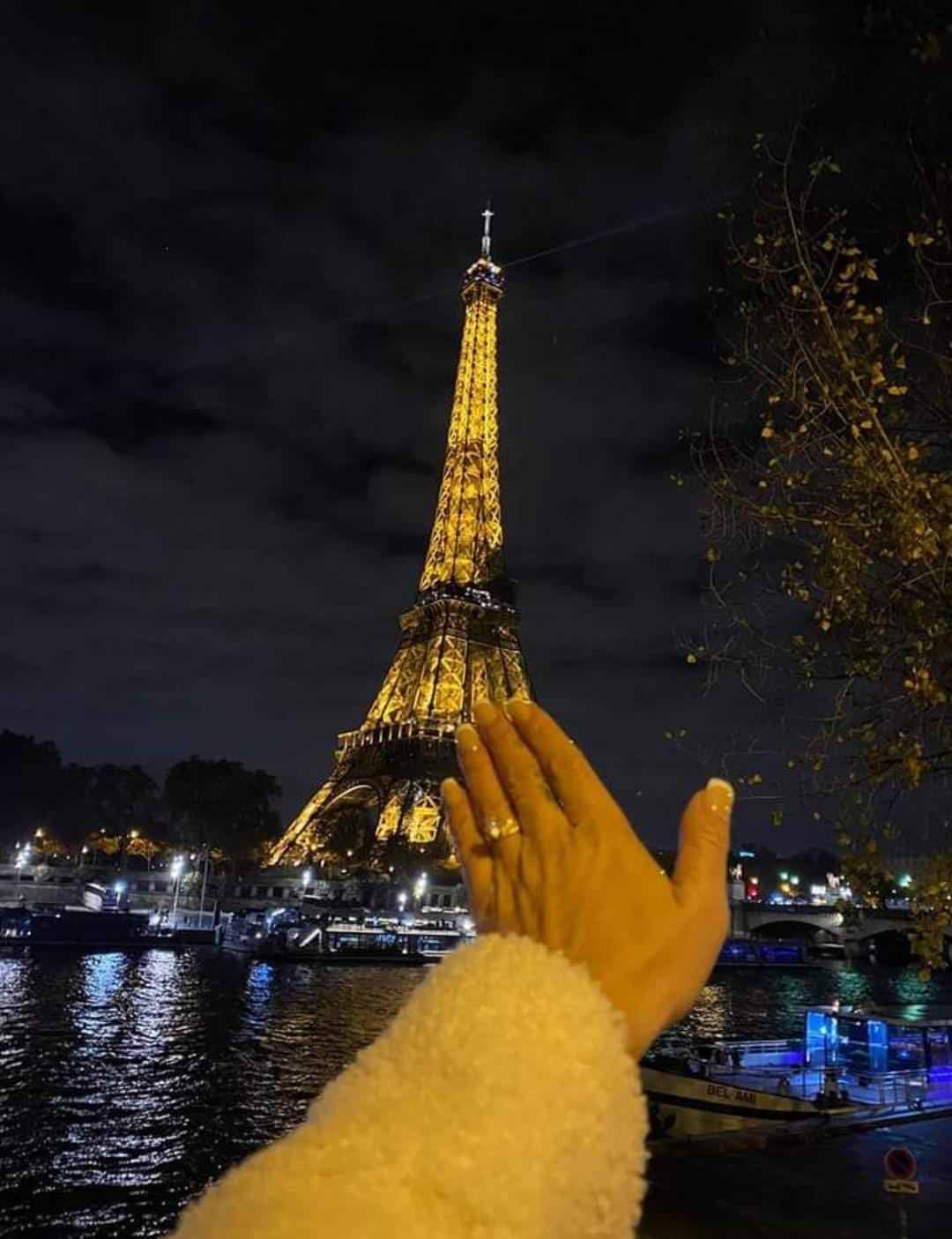 Karolina Brenes luce su hermoso anillo de compromiso hace casi un mes.