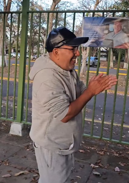 डॉन जुआन कार्लोस उरियार्टे, मारियाना उरियार्टेचे वडील, अतिशय आनंदाने हॉस्पिटलमधून निघून गेले.