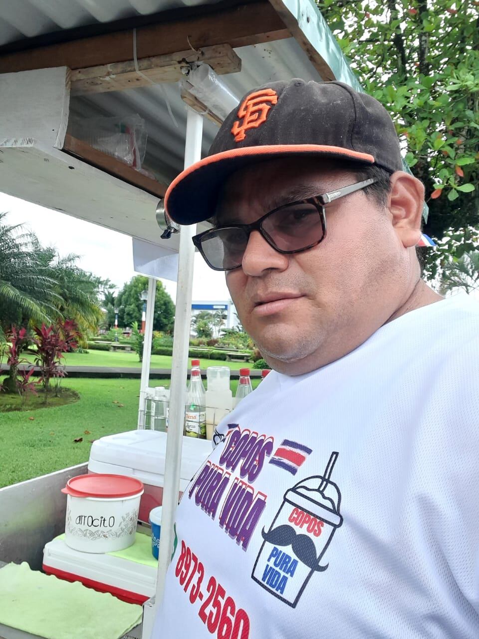 Antonio Padilla Madriz, Toño, quien fue despedido al puritico inicio de la pandemia, en el 2020 y por eso fue así como comenzó a lograr la gran ilusión de su vida: ser su propio patrón poniendo un negocio de copos
