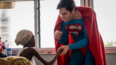 El abogado que se viste de Superman y logra lo impensable: Revivió la sonrisa de niños con cáncer