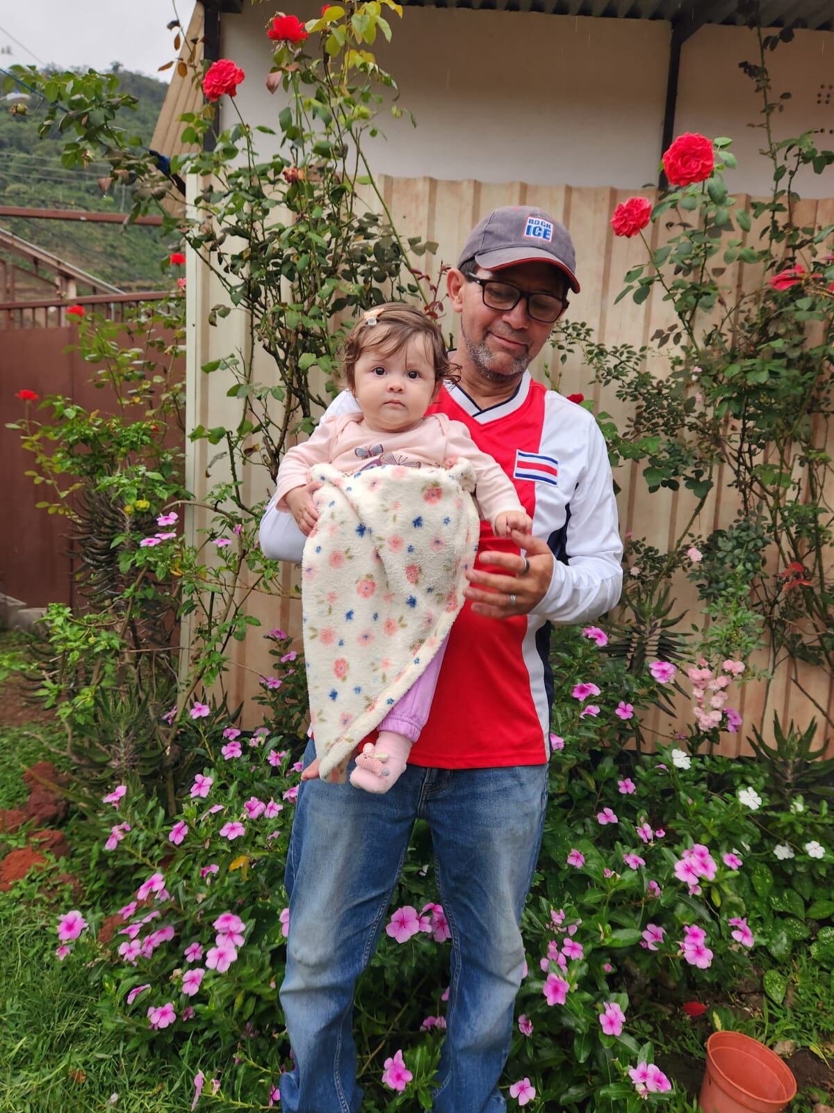 Randall celebró el premio con su pequeña nieta