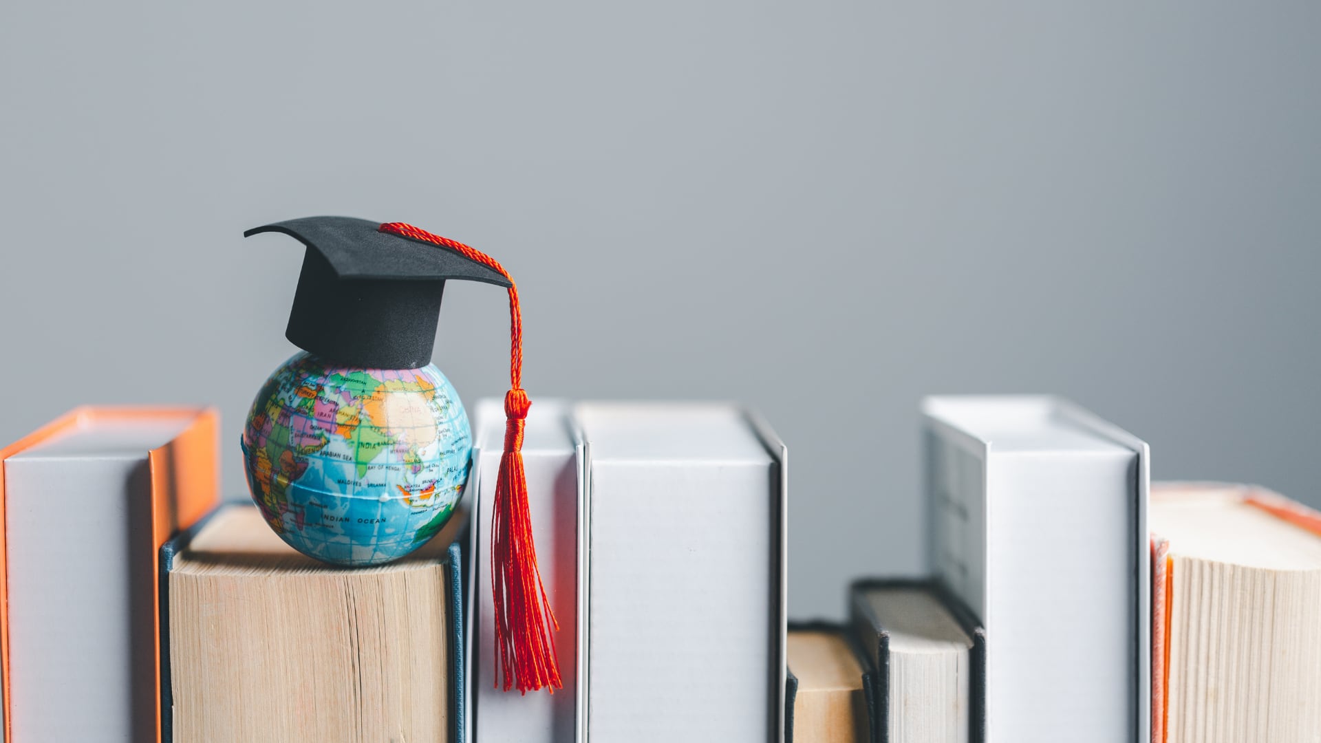 Cursos virtuales de inglés, francés y chino en Costa Rica con beca y certificado. Matrícula abierta y clases desde octubre.