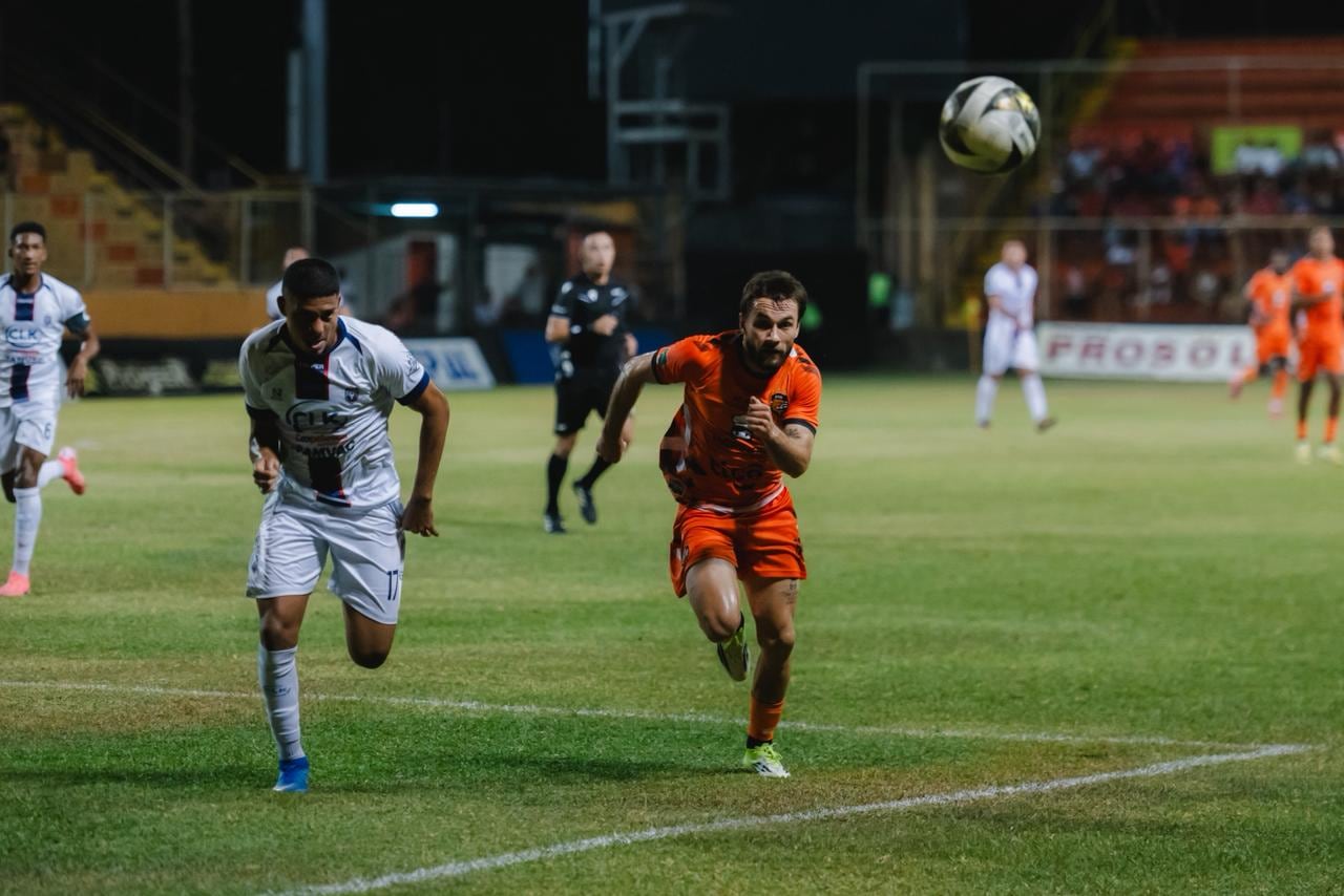 Puntarenas y San Carlos se mantienen en la lucha por los puestos de clasificación