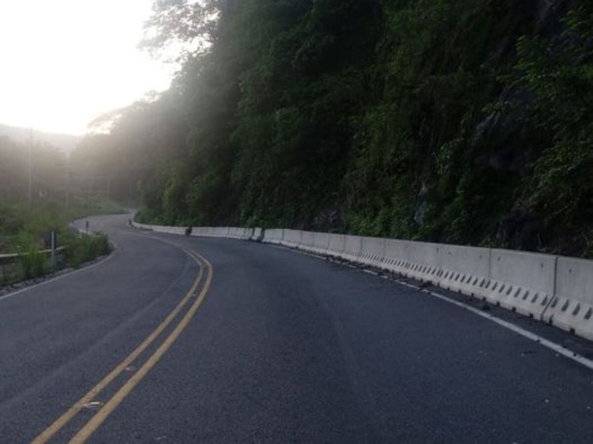 Ruta a Cambronero se mantendrá cerrada por arreglos en la vía. Foto: MOPT.