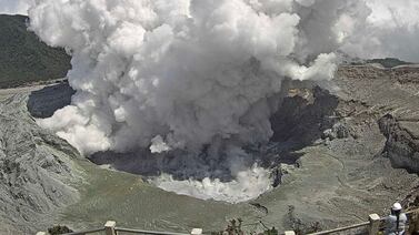 Volcán Poás hizo impresionante erupción de 1000 metros de altura
