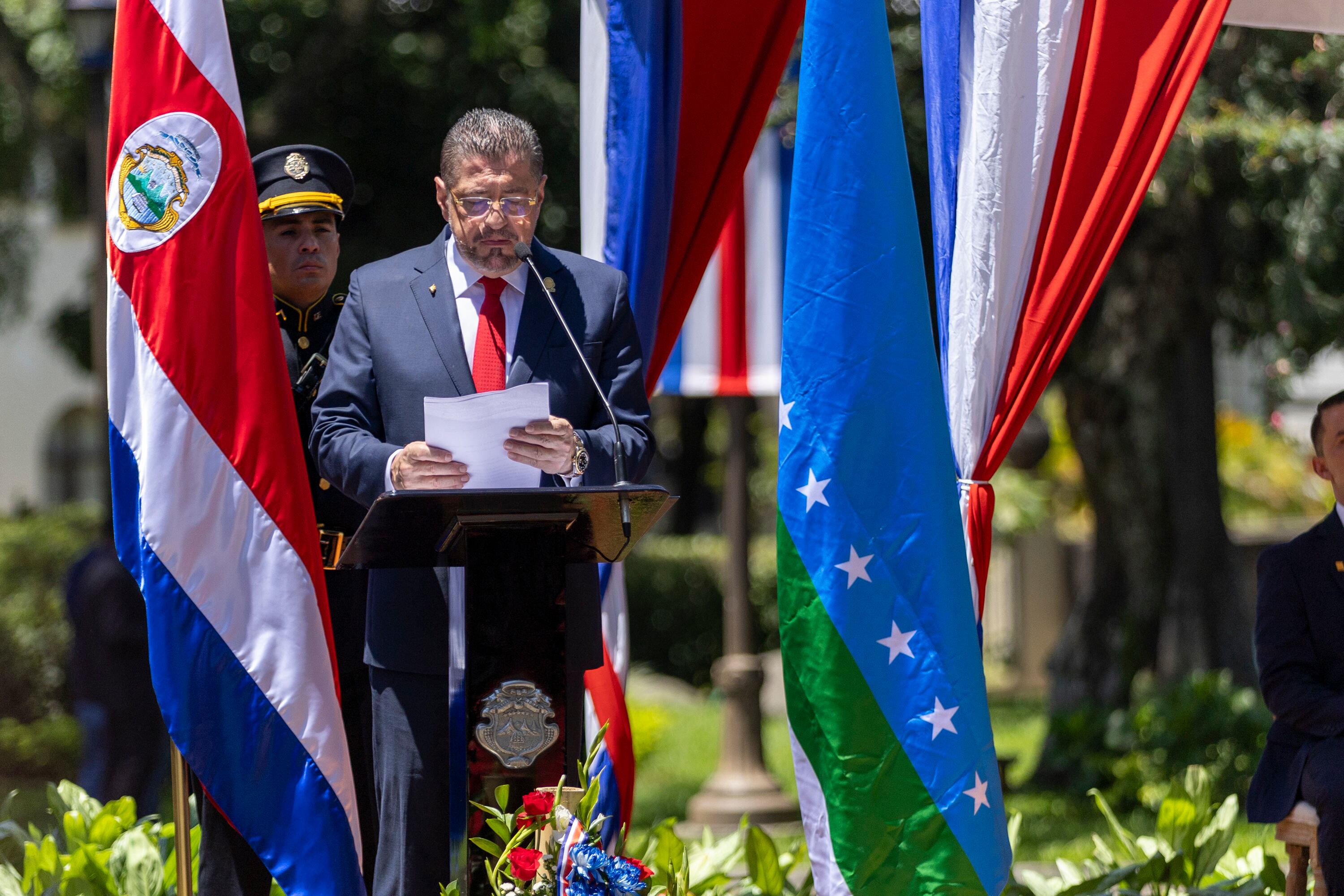 15/09/2024, San José, Paruqe Nacional y Avenida Segunda, celebración del acto cívico de los 203 años de independencia y el desfile de las bandas de las escuelas y colegios de San José, en el acto cívico estuvo el presidente de la república Rodrigo Chaves junto a la primera dama Signe Zeikate, y el alcalde de San José, Luis Diego Miranda, tambien ministros y diputados junto a varios diplomaticos.