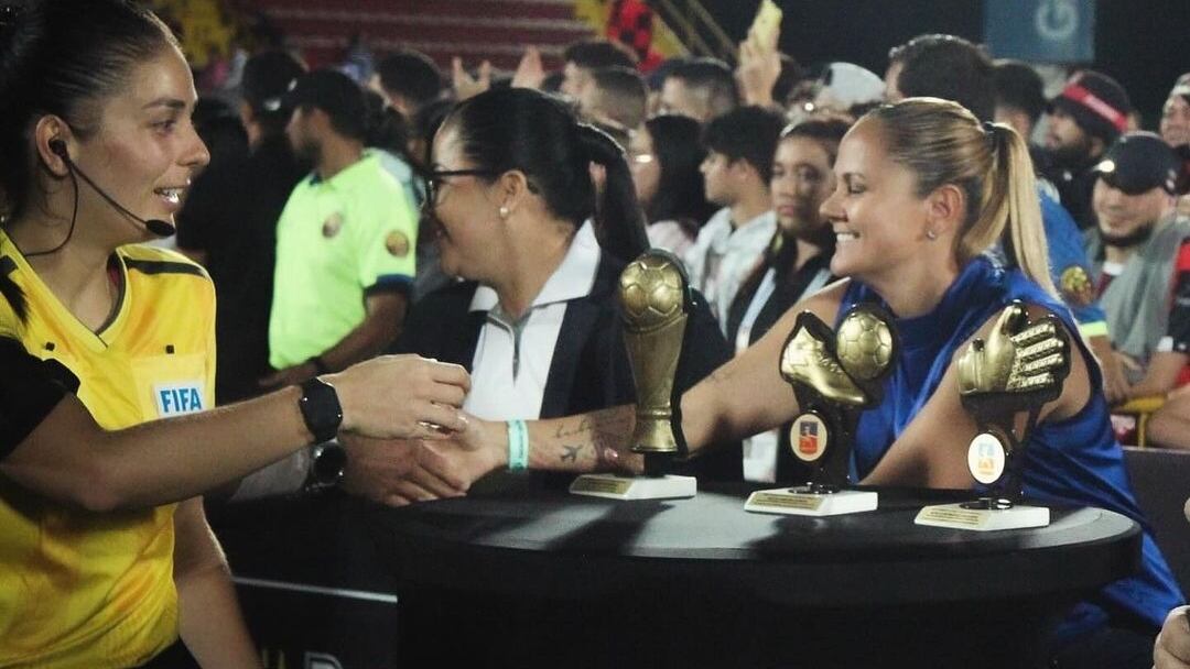 Jacqueline Álvarez es la dedicada de la temporada 2024 por la Uniffut. Foto: Instagram Jacky Álvarez