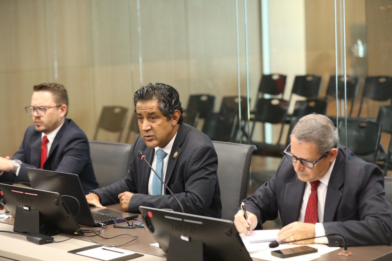 Autoridades de Hacienda presentan Presupuesto Nacional 2025.