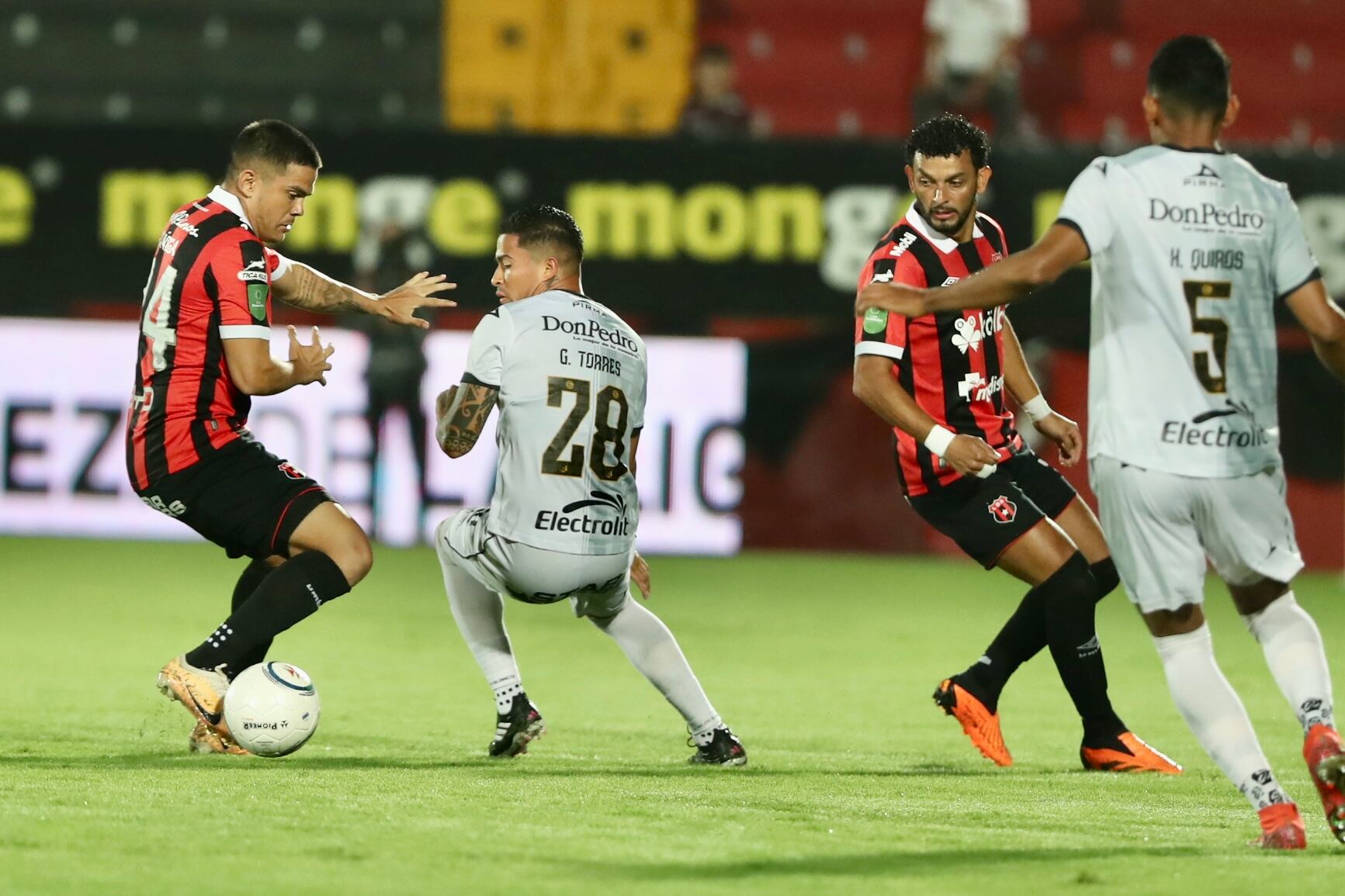 28/10/2023, Alajuela, Estadio Alejandro Morera Soto, partido del torneo de apertura 2023 entre Liga Deportiva Alajuelense y el Club Sport Herediano.