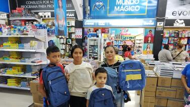¡Qué linda historia! Mamá se puso las pilas y entrará a clases con sus hijos