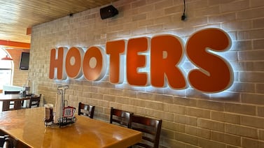 El increíble gesto de Hooters con los trabajadores de Pollo Granjero que quedaron desempleados