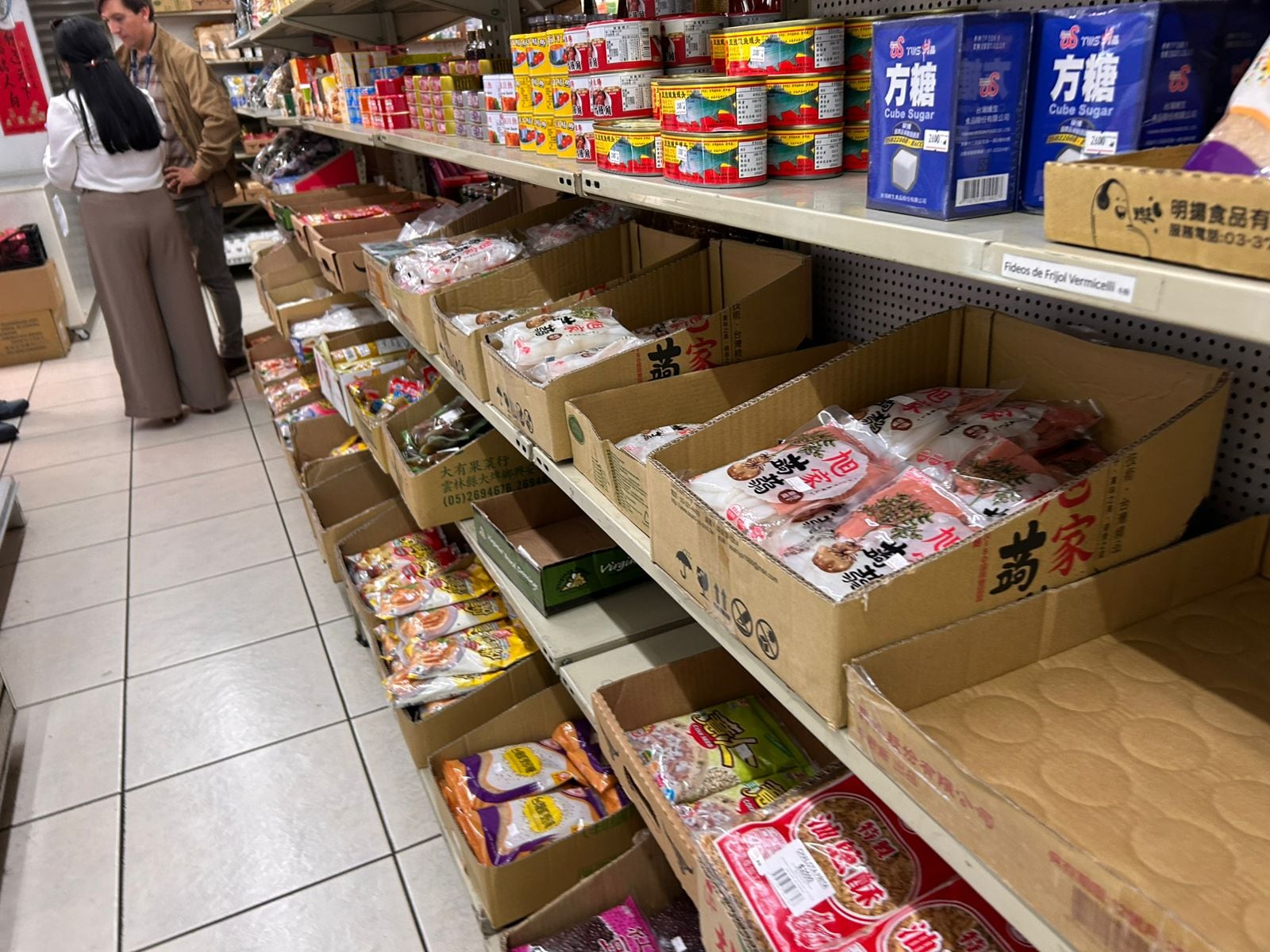 El Ministerio de Salud clausuró un famoso supermercado asiático en San José tras encontrar irregularidades en los productos.