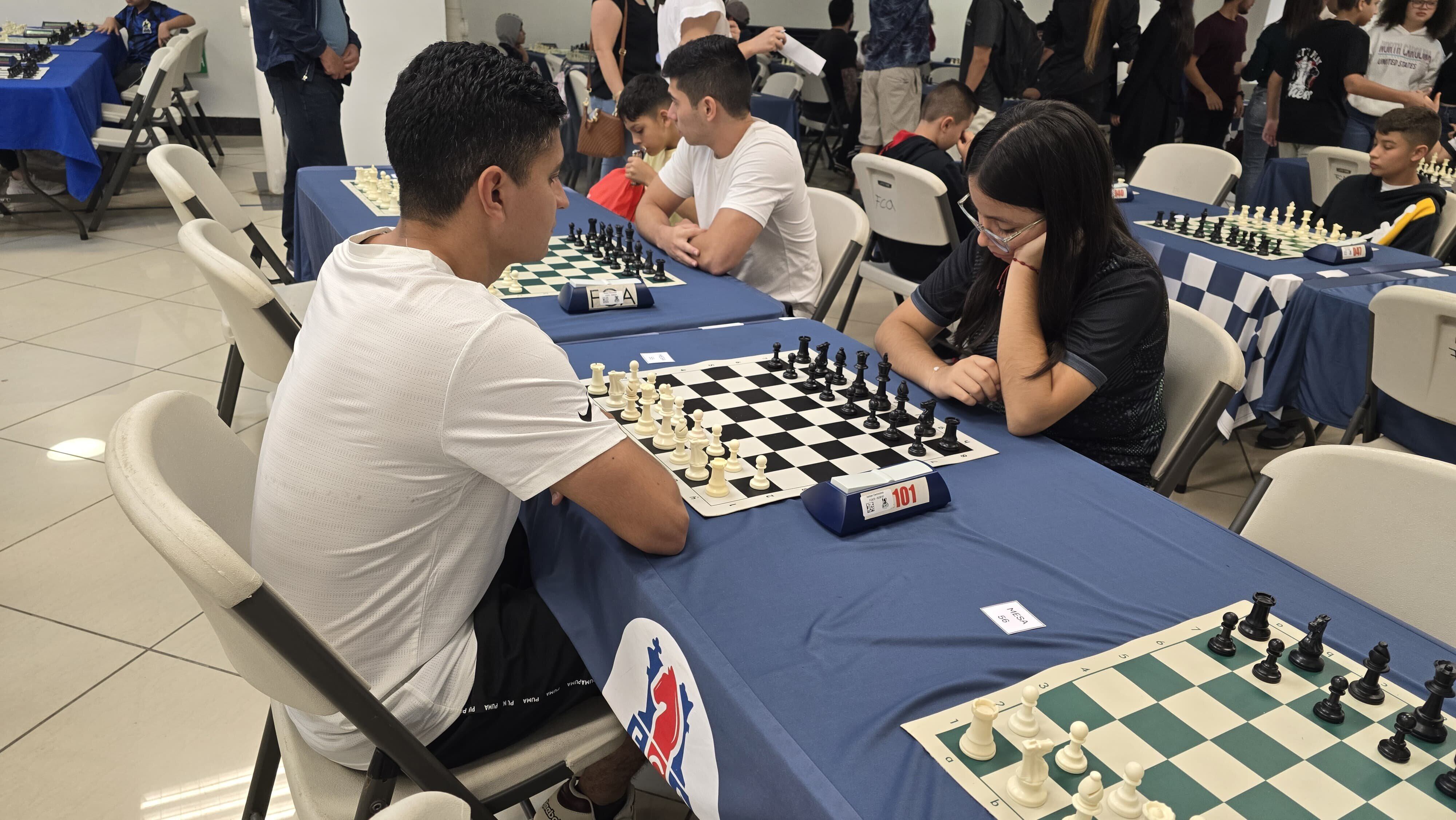 El ajedrez es un deporte que ha  apasionado a Isaac desde que tenía 16 años.