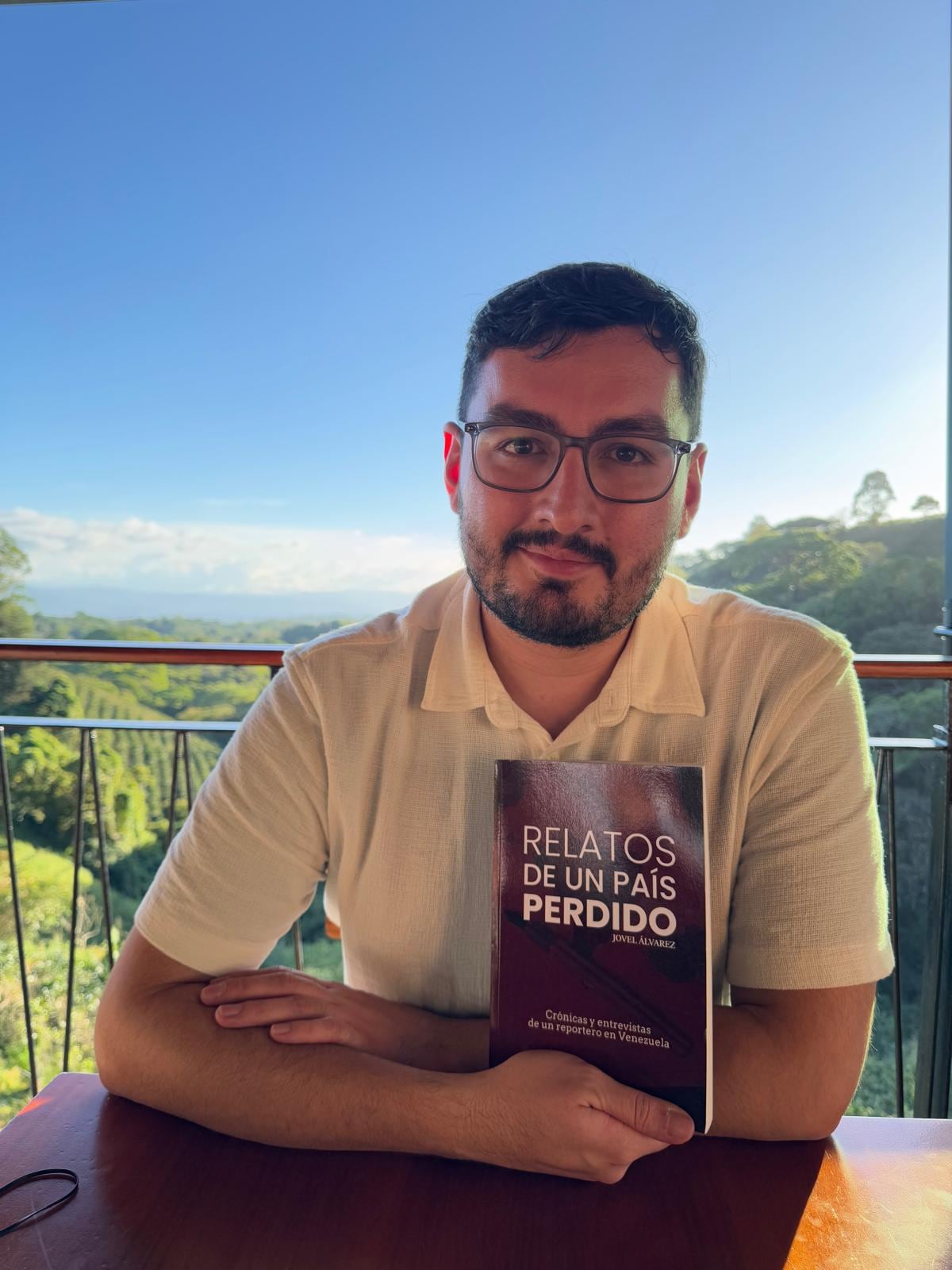 Jovel Eduardo Álvarez Solís, el pasado jueves 27 de noviembre, se convirtió en el primer periodista costarricense que vuela en un avión papal, lo hizo junto al papa León XIV.