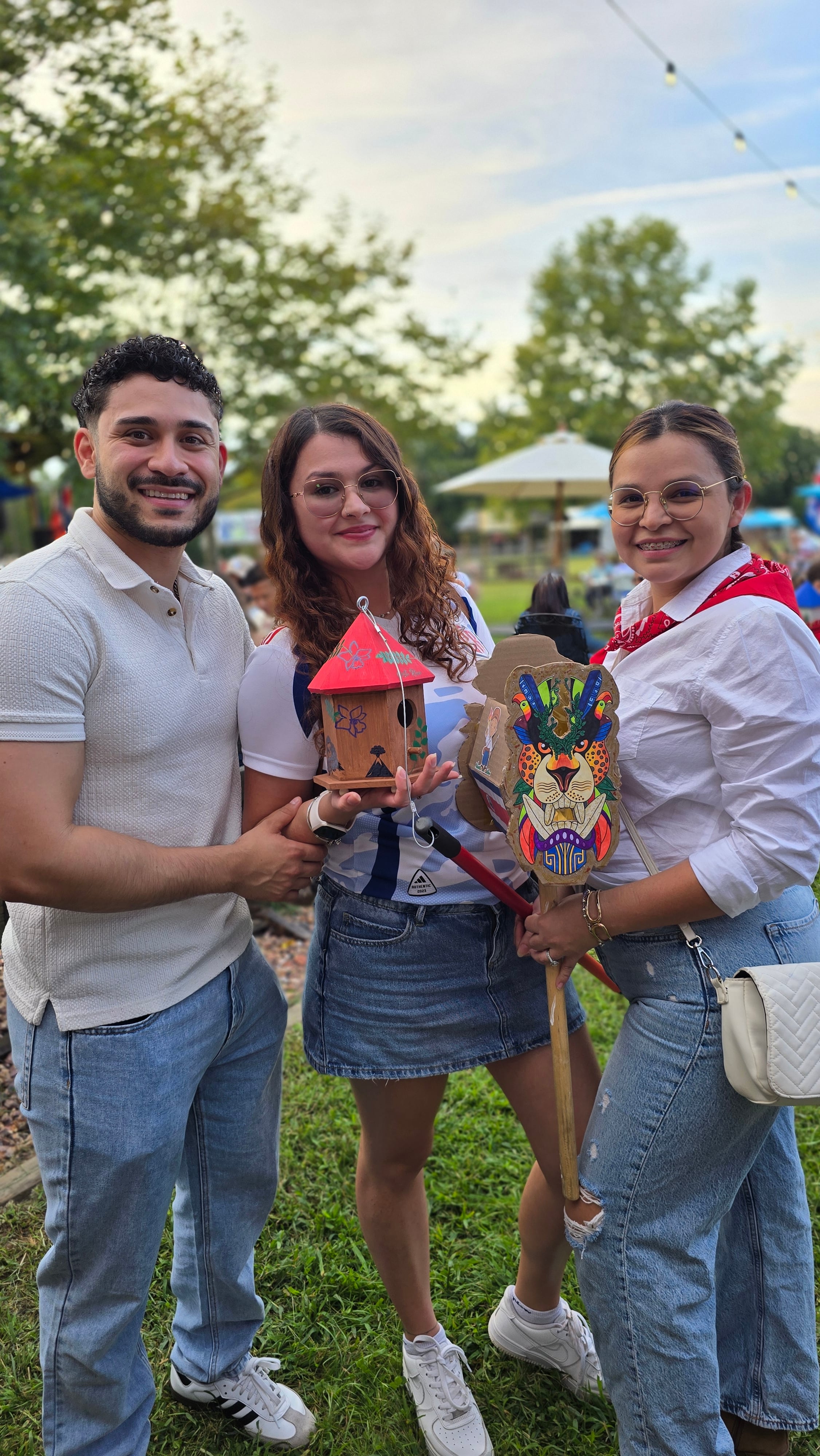 El tradicional y patriótico desfile de faroles cumple este 2026, 24 años de realizarse en Nueva Jersey. Comenzaron 6 "locos" y ahora cada setiembre se reúnen más de 400.