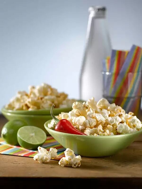 Las palomitas de maíz se pueden hacer con chile y limón