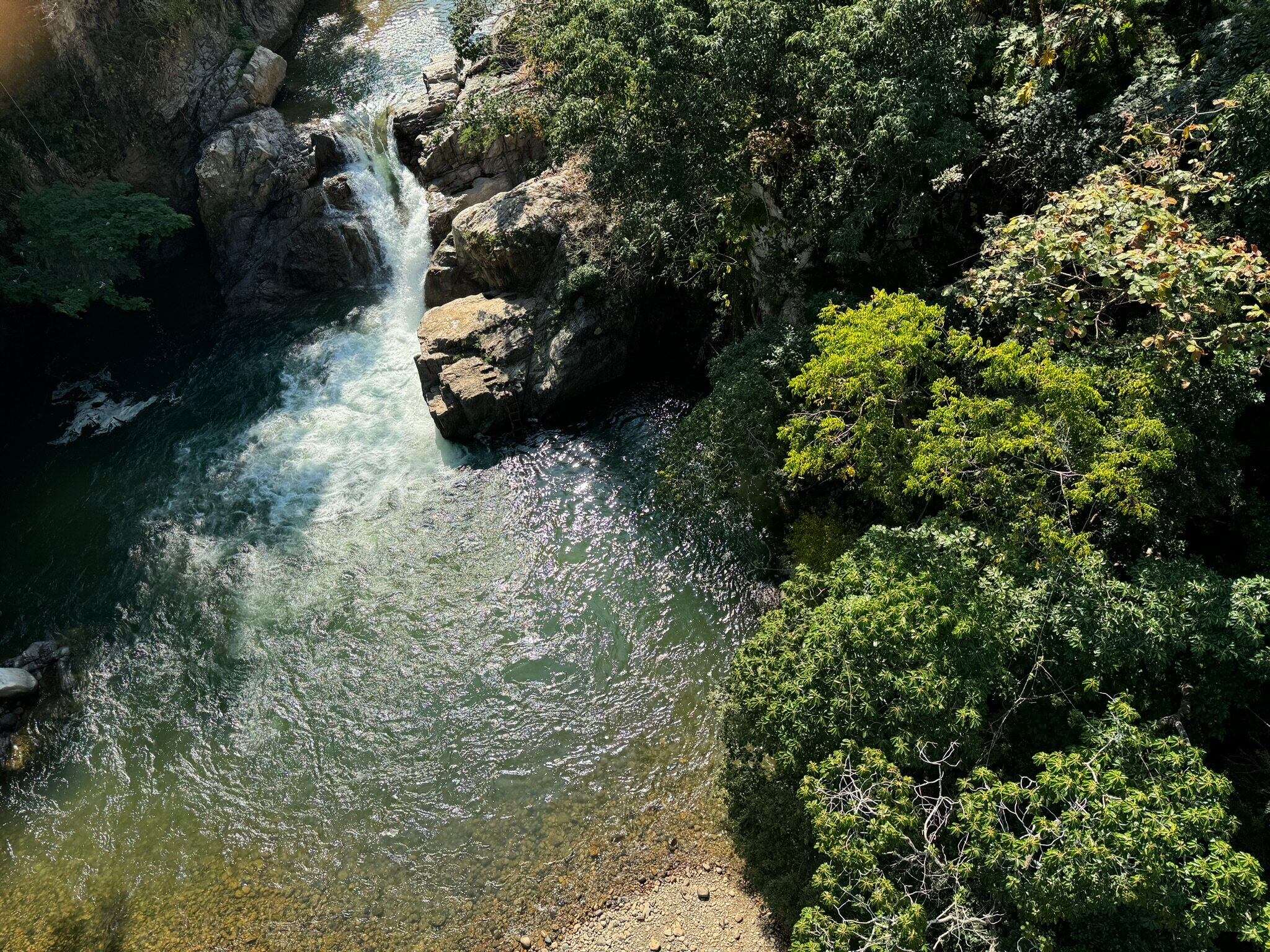 El puente colgante vehicular más largo del mundo está entre la naturaleza de México.