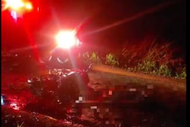 Violento choque entre motocicleta y backhoe terminó en dolorosa tragedia