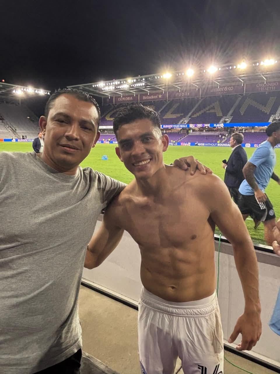 Alonso Martínez y Roberto Wong, en partido Orlando ante New York City