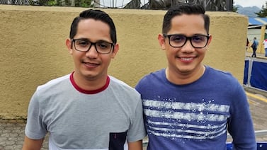 Gemelos puntarenenses diseñaron el vestidito de la Negrita