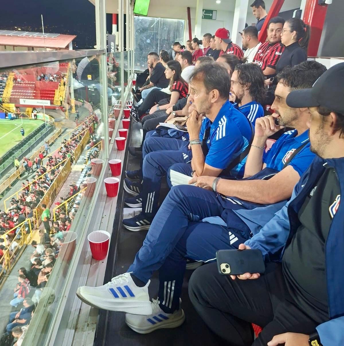 Fernando Batista fue al Morera Soto a ver el partido entre Alajuelense y Pérez Zeledón.