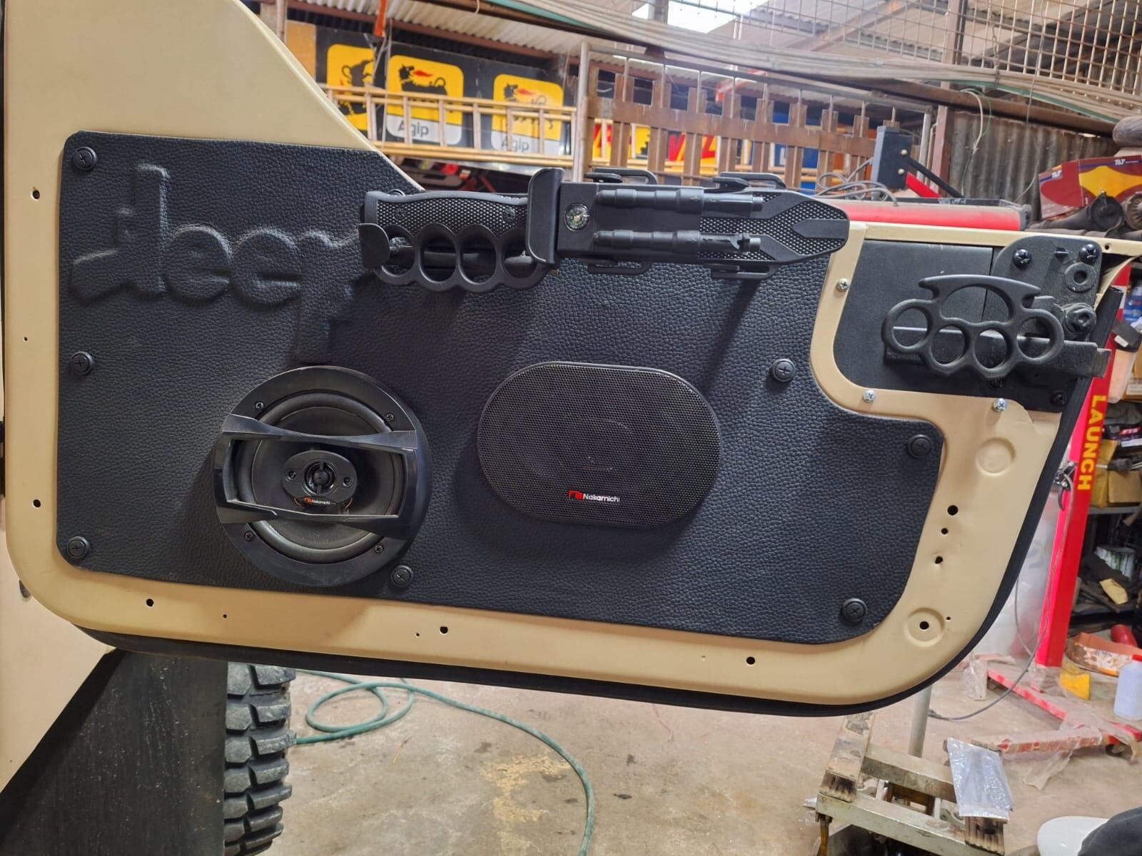 Iván Zúñiga armó un Jeep militar 1977 desde cero. Foto: Cortesía.