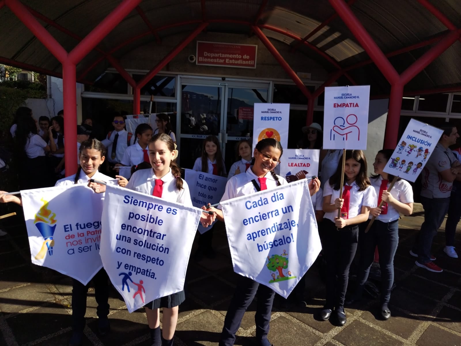 La Universidad Nacional por media calle para celebrar sus 50 años