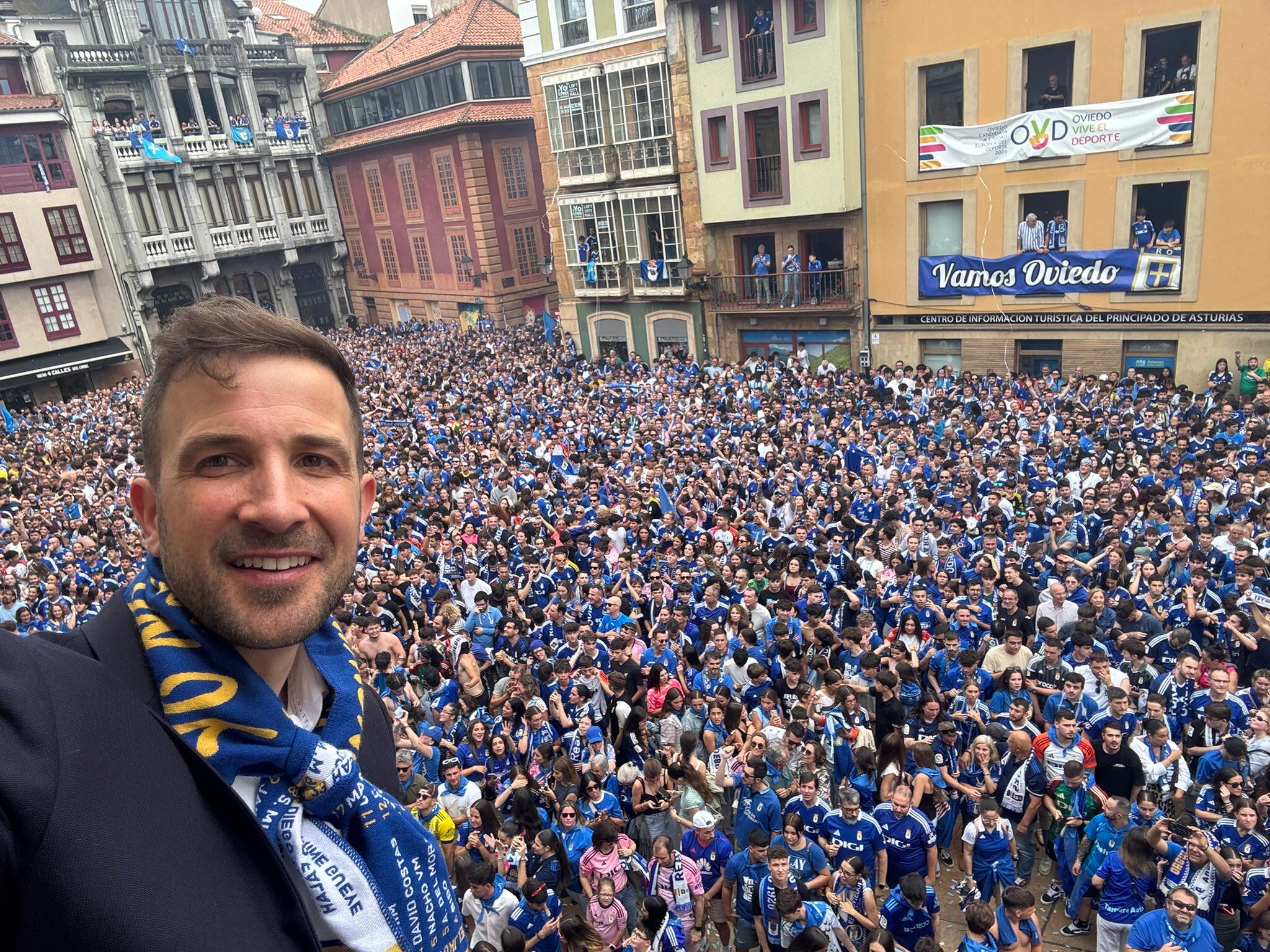 Agustín Lleida y la ciudad de Oviedo vivieron una fiesta como nunca tras el ascenso del Real Oviedo.