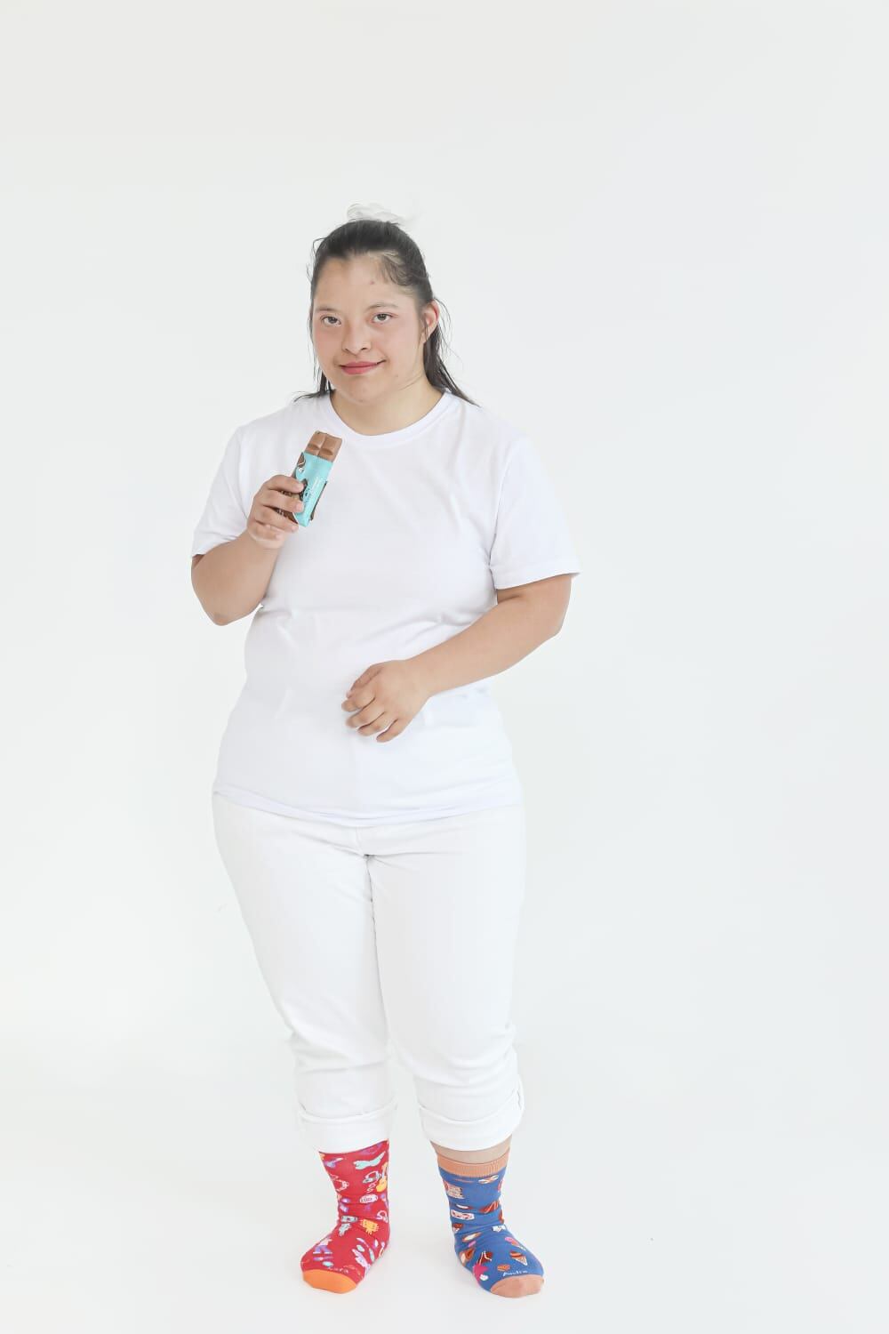 Andrea Barcenas tiene síndrome de Down y es una carga haciendo chocolates.