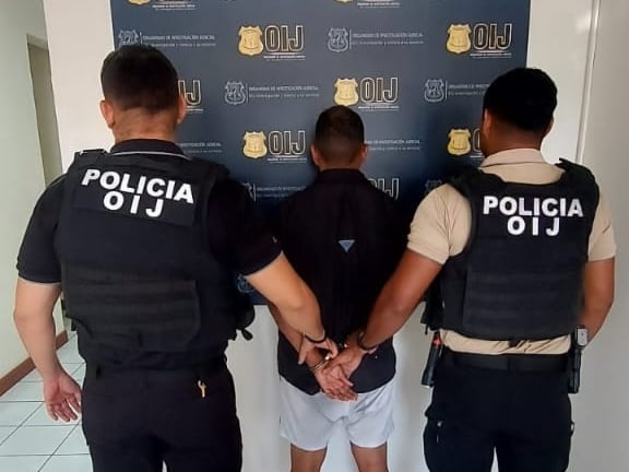 Dentro de la casa del sospechoso se encontraron partes de moto con denuncia por robo.