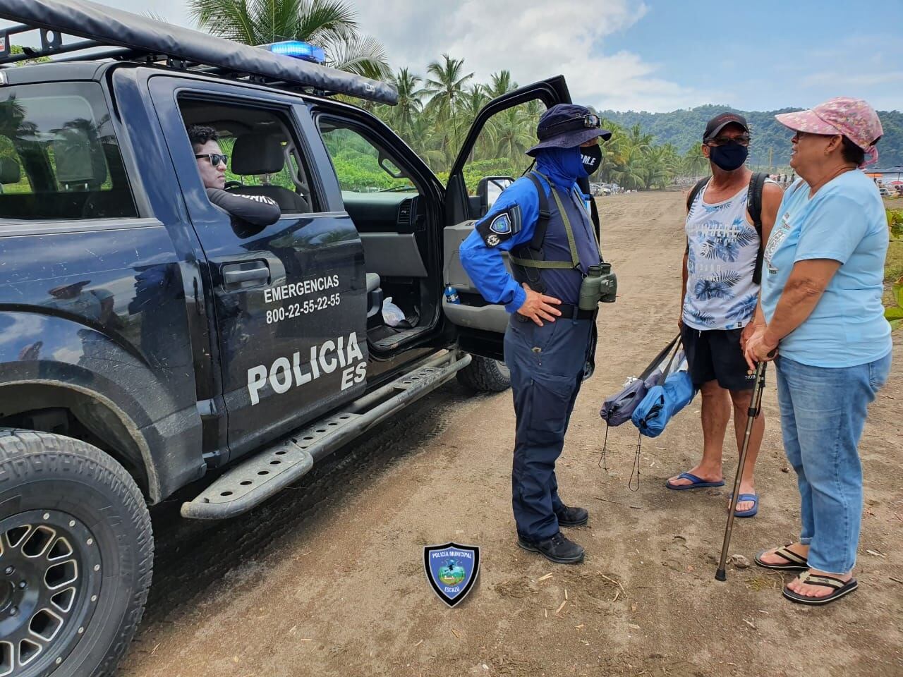 Autoridades continúan buscando a Aldo Miranda, joven arrastrado por el mar en Jacó. Foto Policía Municipal Escazú.