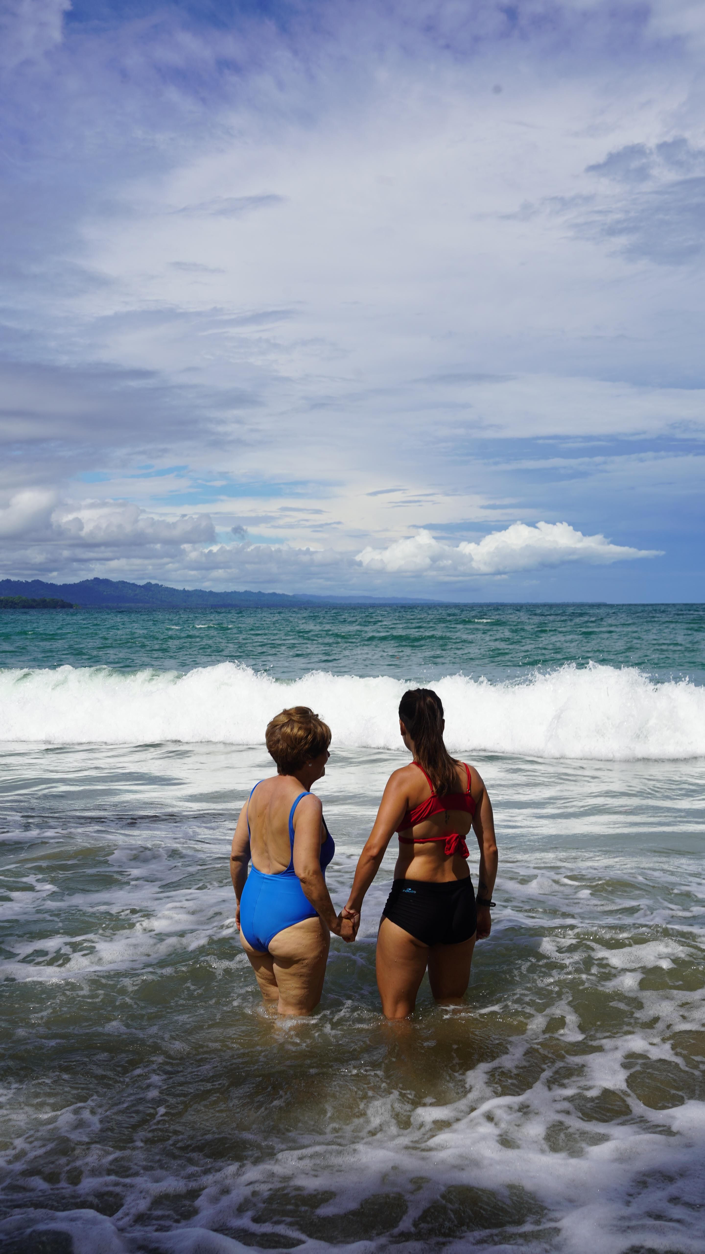 Hay una famosa influencer argentina enamorada de Costa Rica. Es así de sencillo. Fue amor a primera vista. Su nombre real es Evangelina González y nació en las montañas de Mendonza